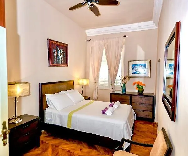 Large Three Bedroom, Center Of Old Town