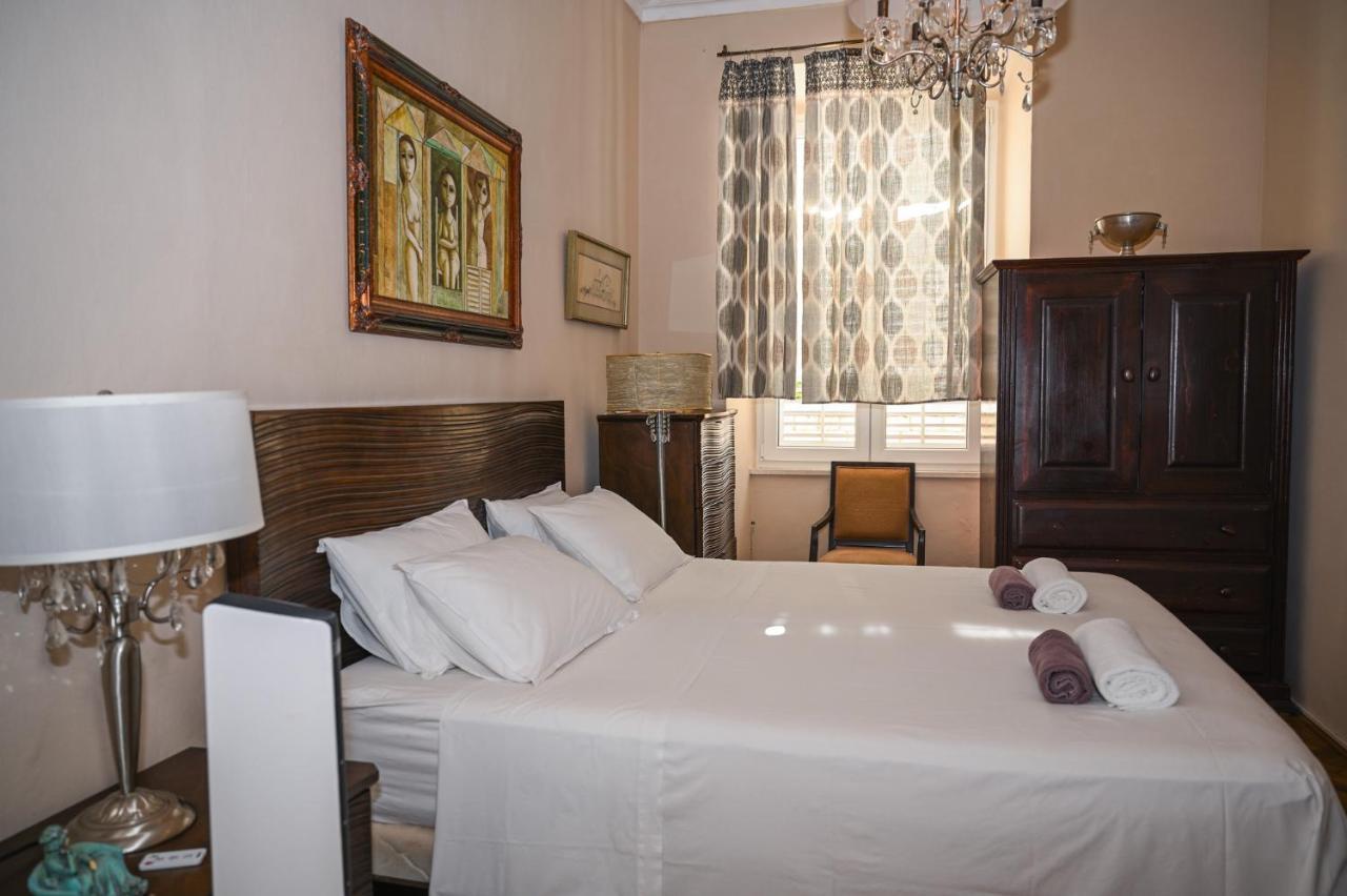Large Three Bedroom, Center Of Old Town