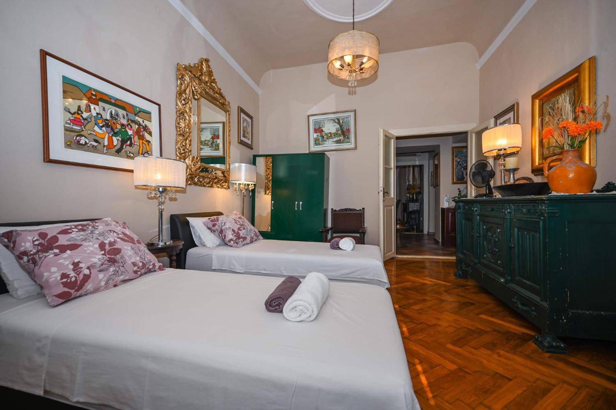 Apartment Large Three Bedroom, Center Of Old Town *