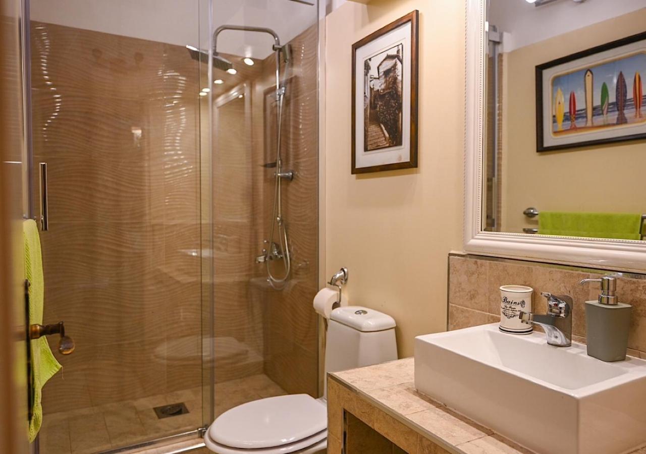 Large Three Bedroom, Center Of Old Town Apartment *
