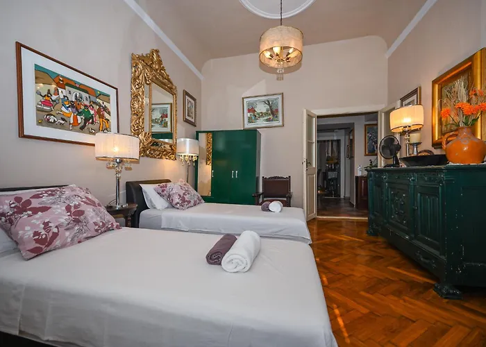 Large Three Bedroom, Center Of Old Town