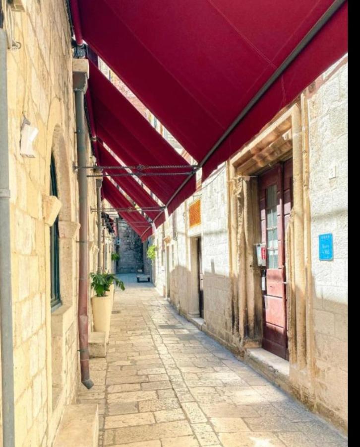 Large Three Bedroom, Center Of Old Town